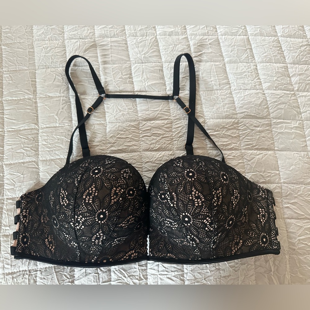 Victoria’s Secret Very Sexy Bombshell add-2-cups bra with removable straps